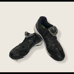 Under Armour Glyde softball cleats. Black/white S8